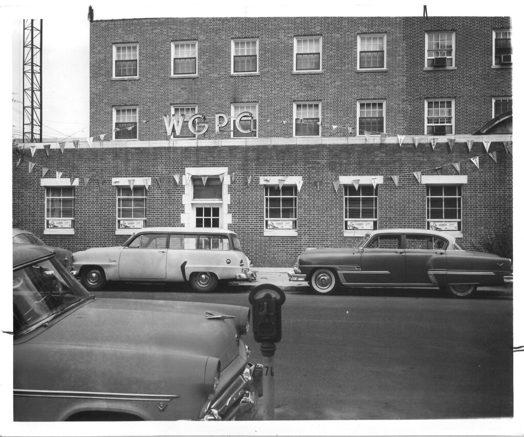 How Radio Works A History of Radio Broadcasting in