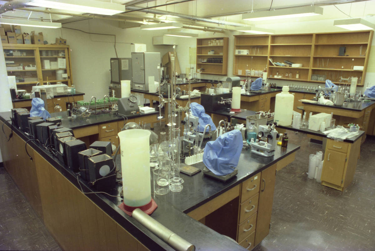 Chemistry Laboratory, 1981 · Kell Hall Digital Preservation Project