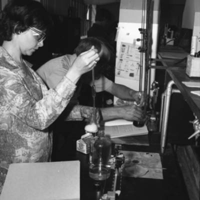Chemistry_laboratory_1975.jpg