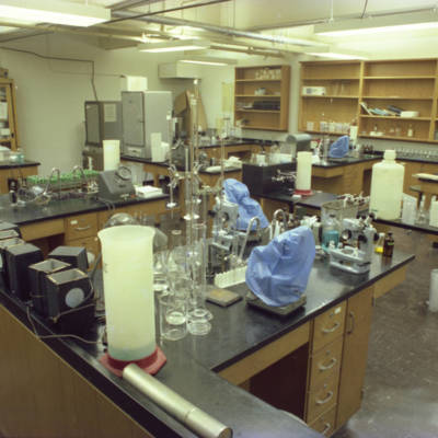 Chemistry_laboratory_1981.jpg
