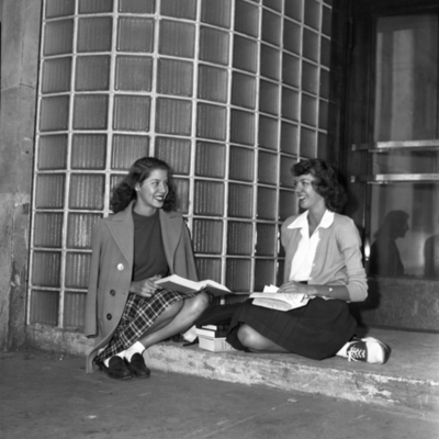 Students sit outside the entrance to Kell Hall, 1946
